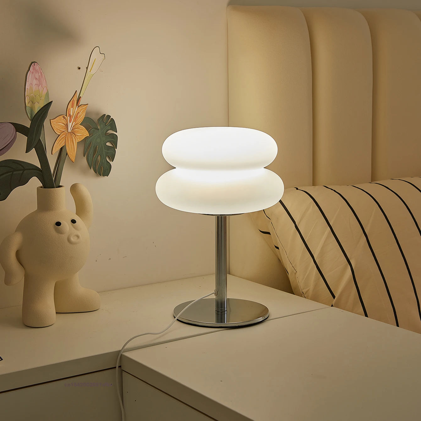 Elegant Cream Table Lamp with Plastic Lampshade - Image 5